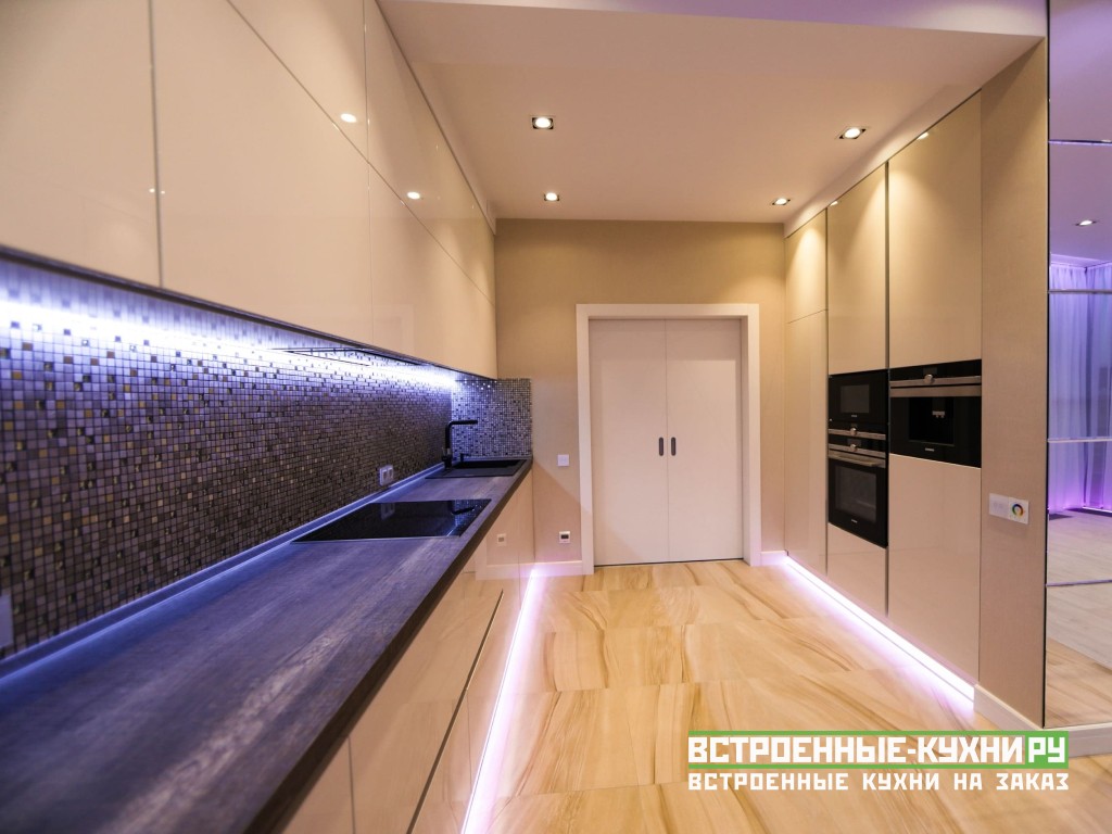Параллельная кухня МДФ эмаль в стиле модерн с цветной подсветкой