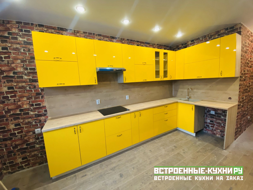 Желтая кухня в стиле лофт по индивидуальным размерам